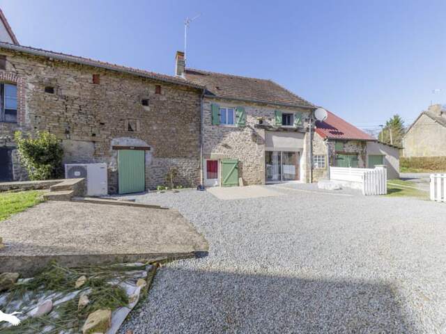 Maison en pierre de 4 pièces principales — photo du bien