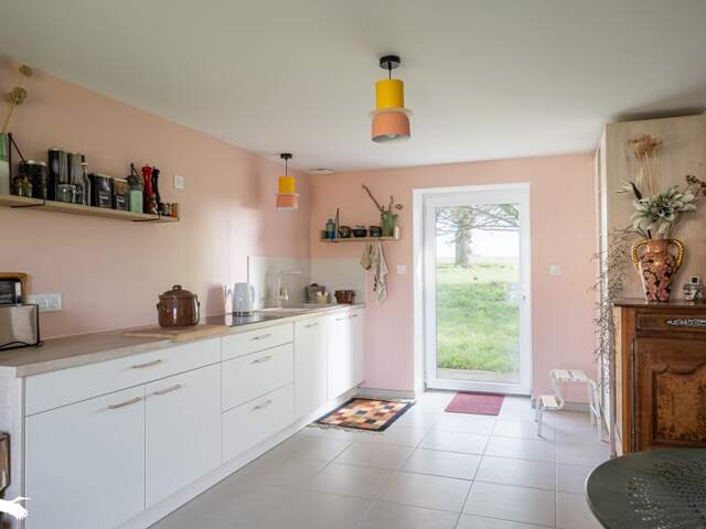 Maison en pierre de 4 pièces principales — photo du bien