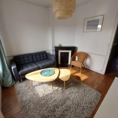 Appartement 3 pièces 990 €