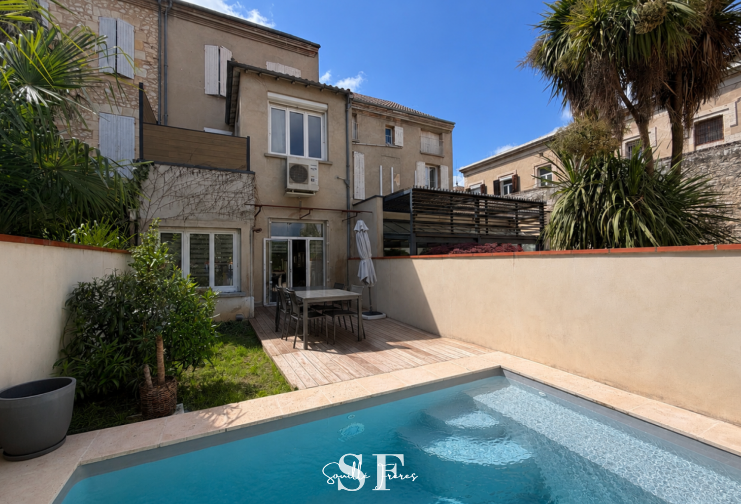 AGEN - QUARTIER DE LA PREFECTURE - BELLE MAISON DE VILLE AVEC PISCINE ET JARDIN — photo 1