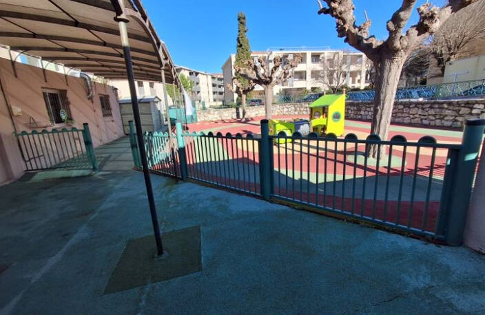 MURS COMMERCIAUX VENDUS LOUES, 83330 LE PLAN DU CASTELLET — photo 3