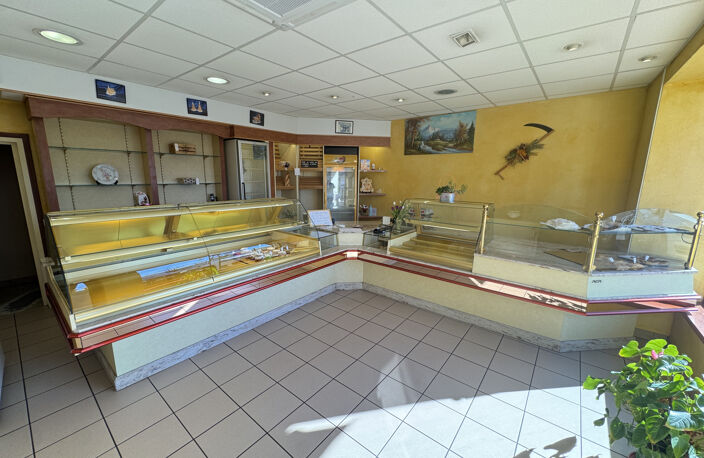 Immeuble comprenant local commercial — photo 4