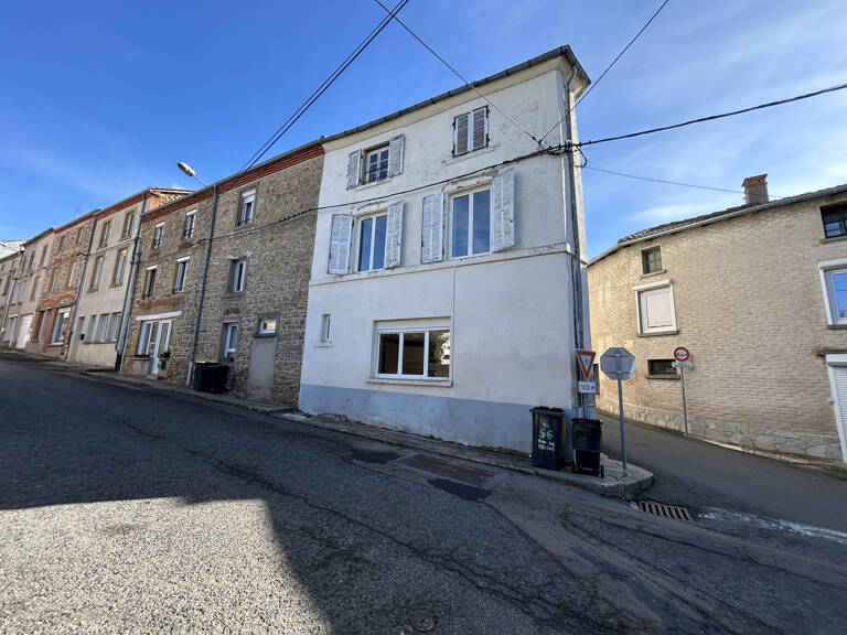 Une maison d'habitation sur trois niveaux 42590 — photo 1