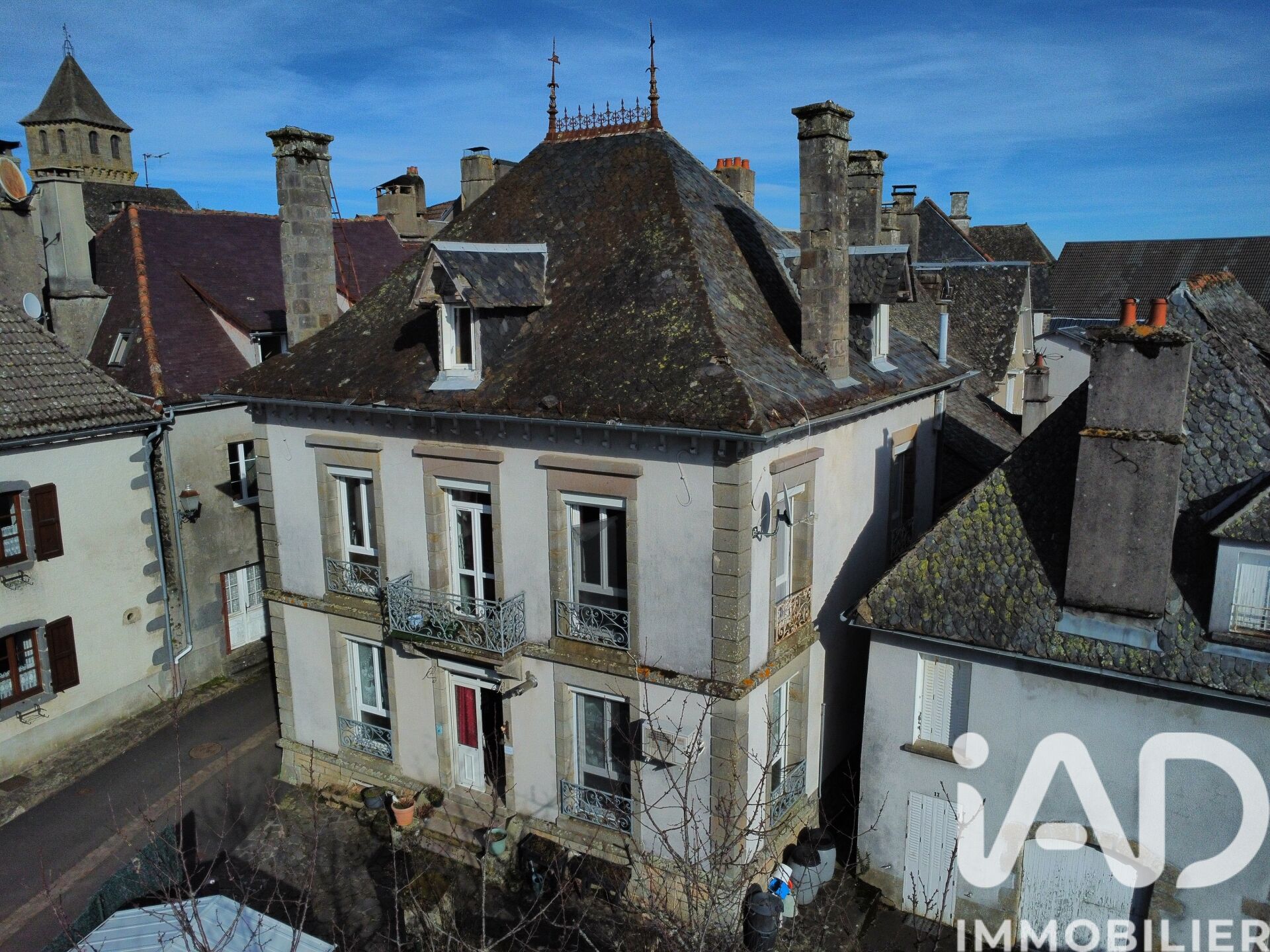 Pleaux - 224m² - 7p. - 4ch.