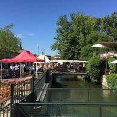 Commerce  230000 €