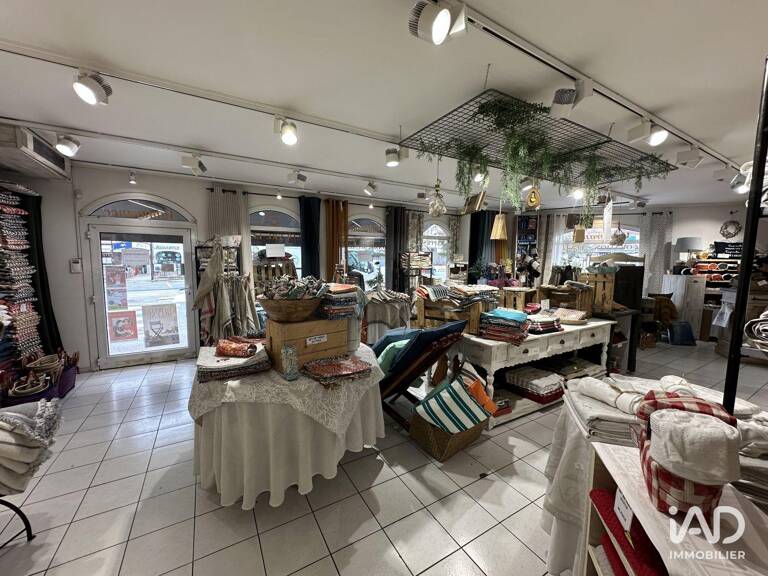 Vente Boutique/Local commercial 135 m&sup2; — photo 1