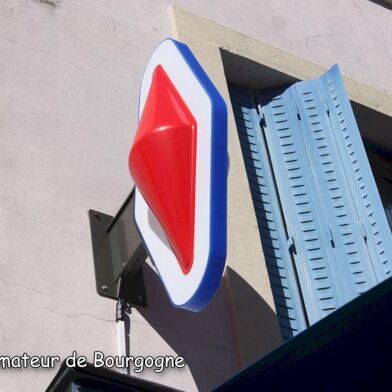 Commerce  230000 €