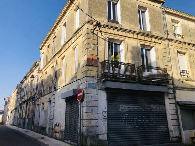 IMMEUBLE A PAUILLAC CENTRE DEUX ETAGES A RENOVER AVEC LOCAL — photo 1