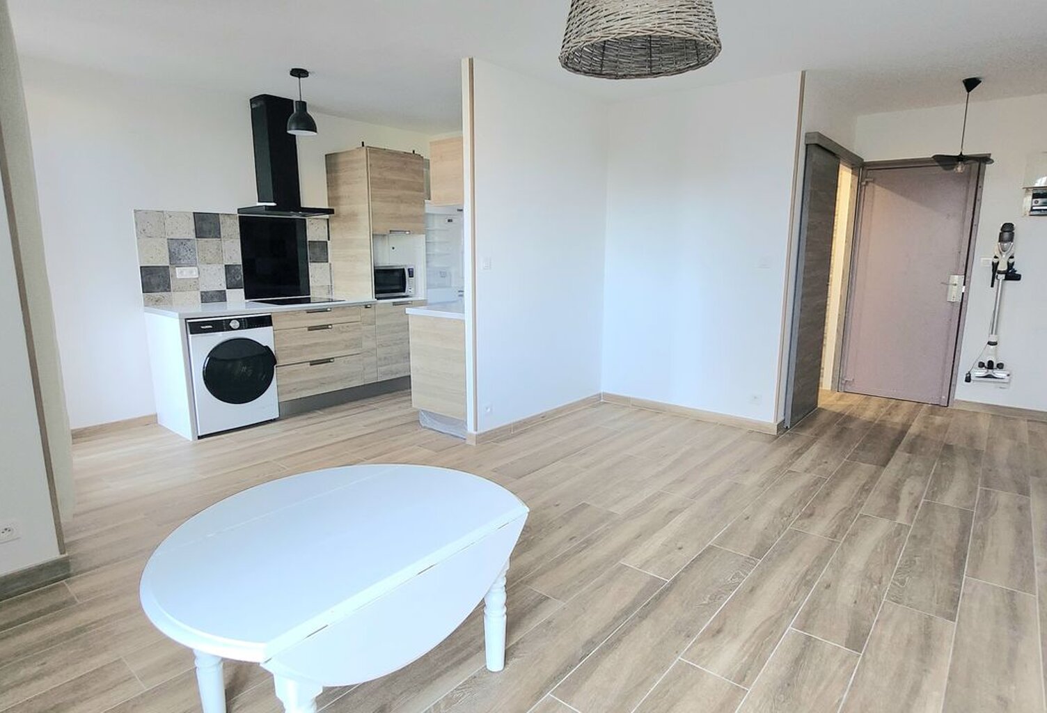 T2 / DERNIER ETAGE /  BALCON / CAVE / PLACE DE PARKING / LA — photo 1