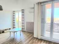 T2 / DERNIER ETAGE /  BALCON / CAVE / PLACE DE PARKING / LA — photo 2
