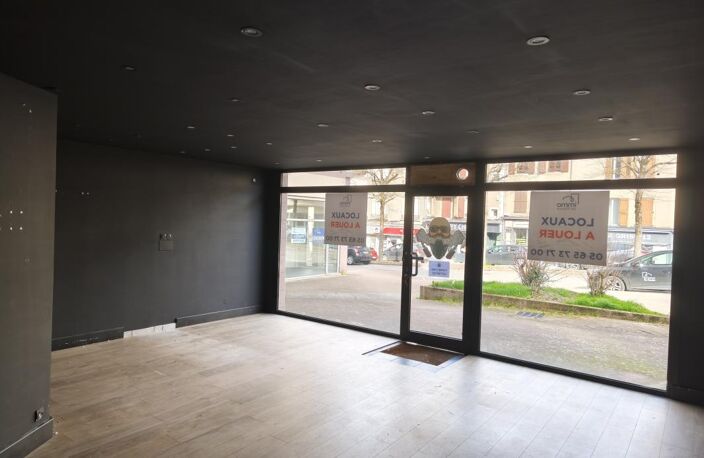 St Cyrice - LOCAL COMMERCIAL - en RDC  - 70 m² environ — photo 3
