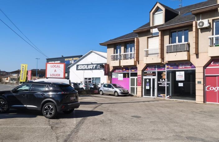 Onet le Château, Route de Séverac, local commercial de 400 m² avec belles vitrines — photo 2