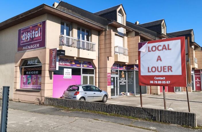 Onet le Château, Route de Séverac, local commercial de 400 m² avec belles vitrines — photo 3