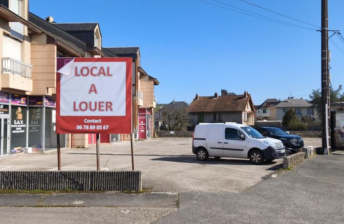 Onet le Château, Route de Séverac, local commercial de 400 m² avec belles vitrines — photo 4