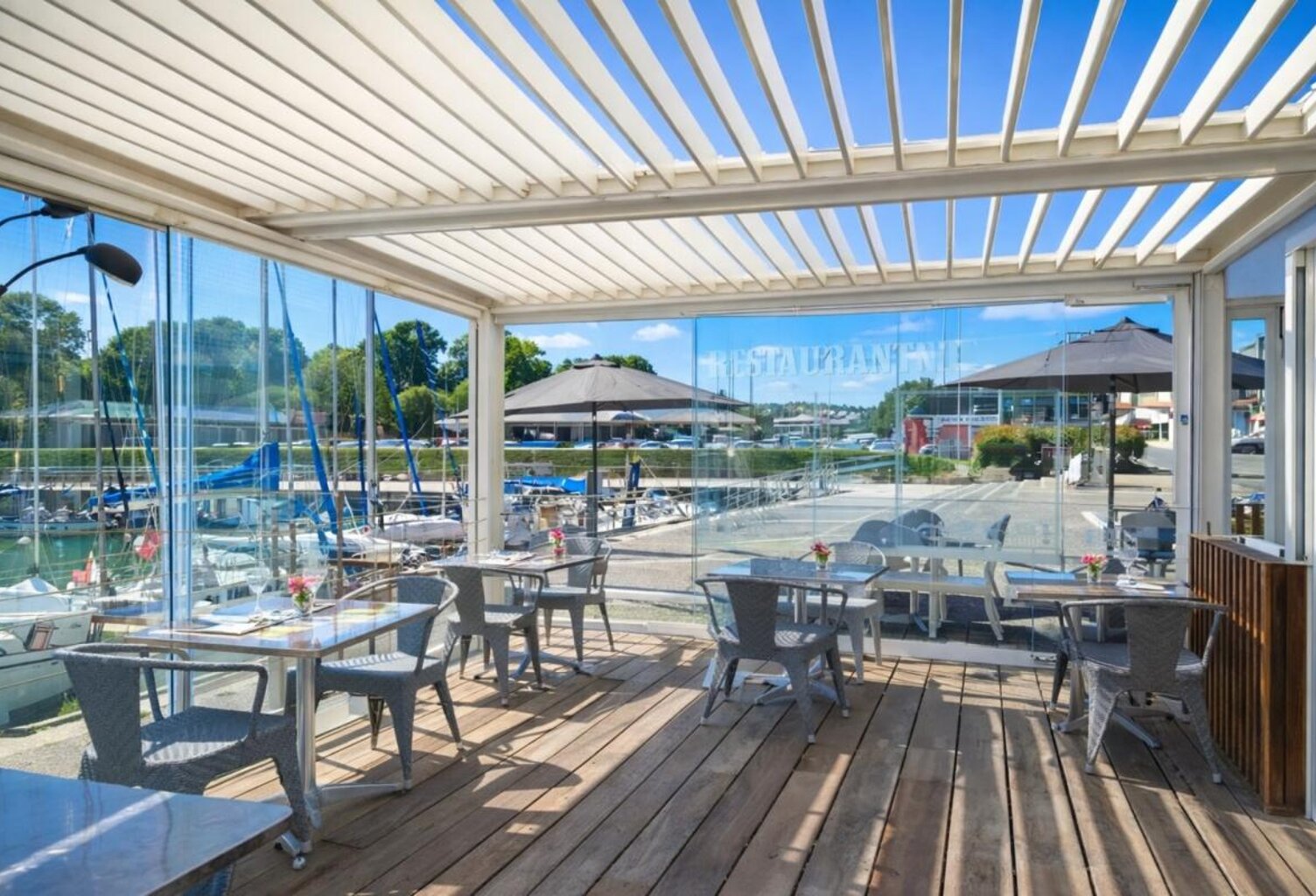 OPPORTUNITÉ RARE – BAR / RESTAURANT VUE PORT – LICENCE IV – TERRASSE BIOCLIMATIQUE  115 060 € — photo 1