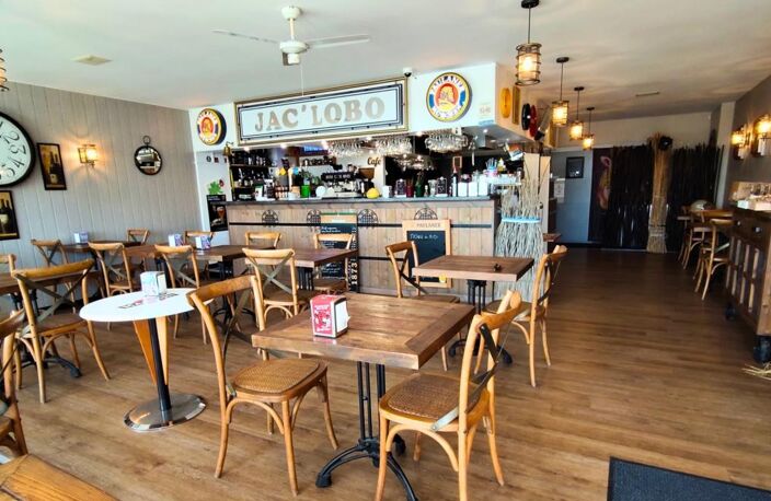 OPPORTUNITÉ RARE – BAR / RESTAURANT VUE PORT – LICENCE IV – TERRASSE BIOCLIMATIQUE  115 060 € — photo 2