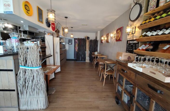 OPPORTUNITÉ RARE – BAR / RESTAURANT VUE PORT – LICENCE IV – TERRASSE BIOCLIMATIQUE  115 060 € — photo 3