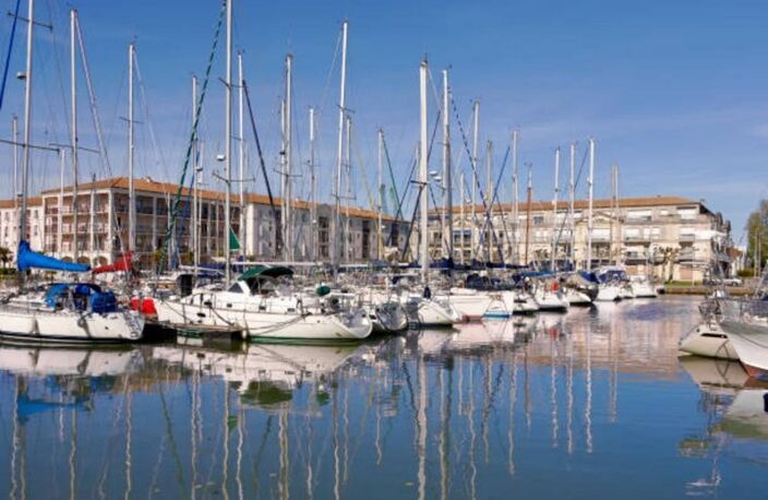 OPPORTUNITÉ RARE – BAR / RESTAURANT VUE PORT – LICENCE IV – TERRASSE BIOCLIMATIQUE  115 060 € — photo 4
