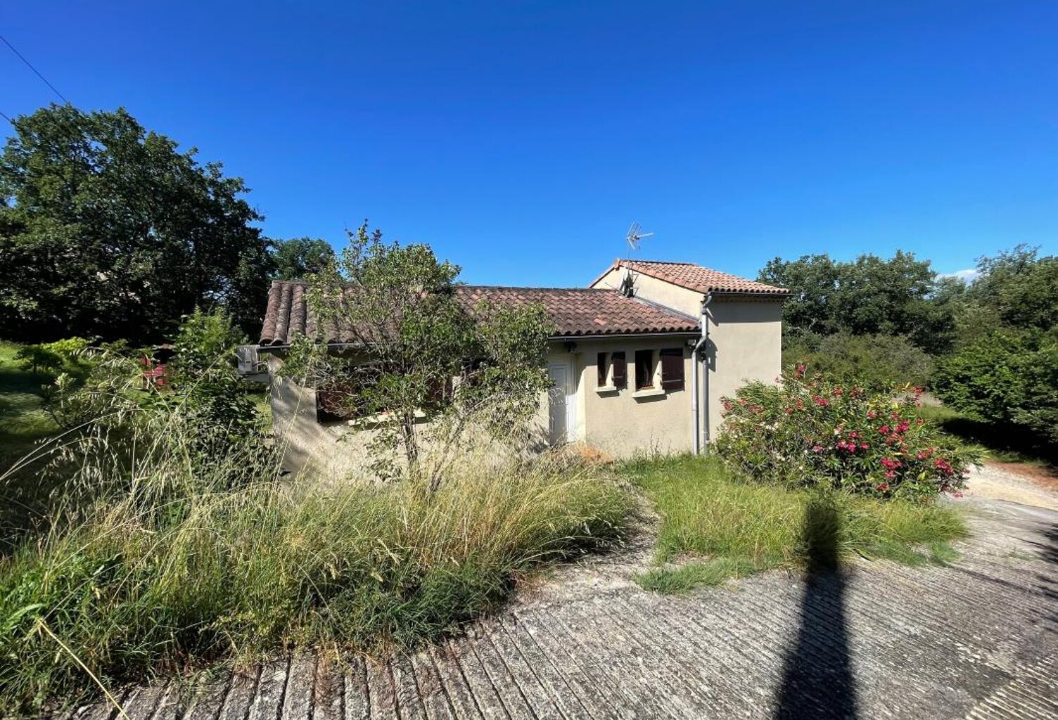Maison avec un joli terrain dans un quartier calme et tranquille — photo 1