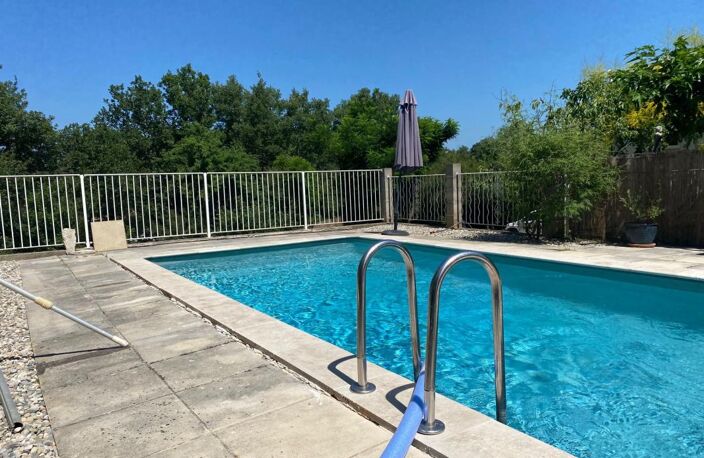 Maison avec un joli terrain dans un quartier calme et tranquille — photo 2