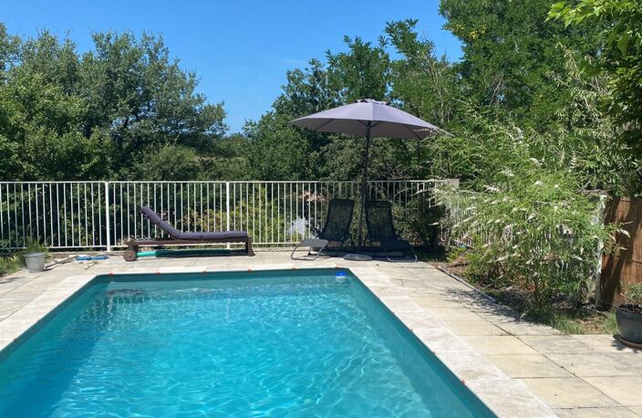 Maison avec un joli terrain dans un quartier calme et tranquille — photo 4