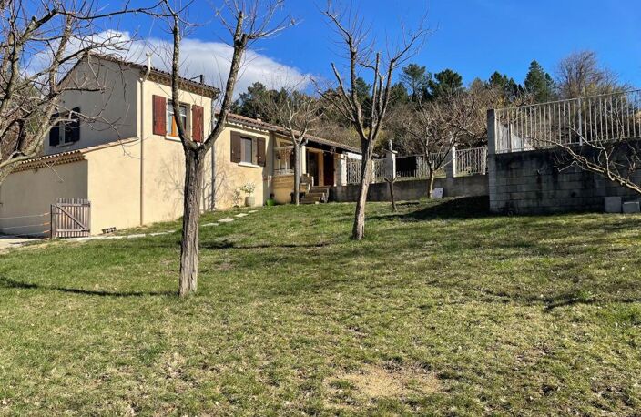 Maison avec un joli terrain dans un quartier calme et tranquille — photo 5