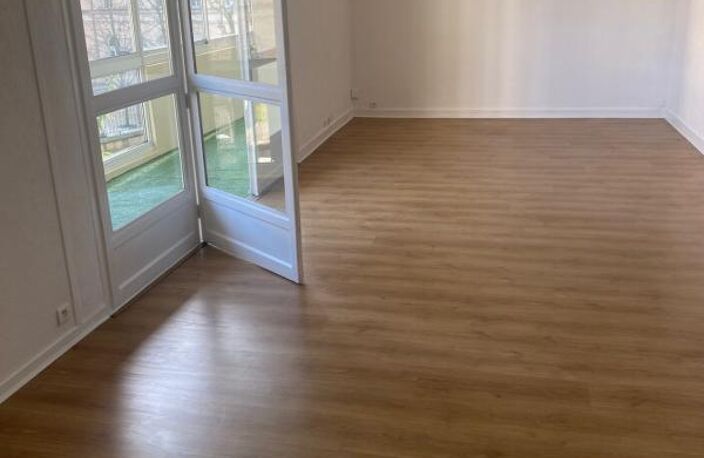 BEL APPARTEMENT LUMINEUX 110 M2 CENTRE-VILLE CHAUMONT — photo 2