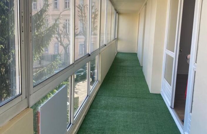 BEL APPARTEMENT LUMINEUX 110 M2 CENTRE-VILLE CHAUMONT — photo 5