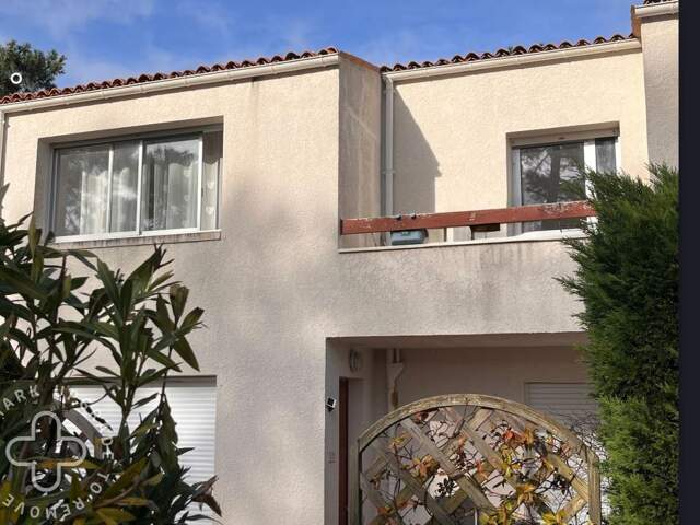 Appartement À Vendre — photo du bien