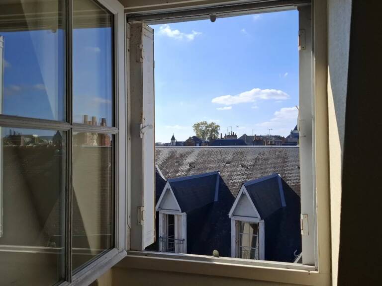 A LOUER STUDIO QUARTIER CATHEDRALE — photo 1