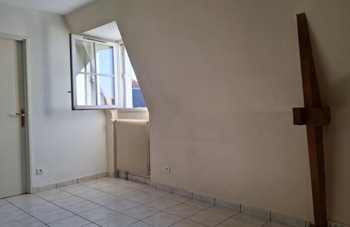 A LOUER STUDIO QUARTIER CATHEDRALE — photo 3