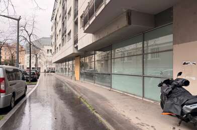 Commerce 15 pièces 8342 €