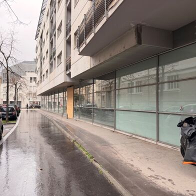 Commerce 15 pièces 8342 €