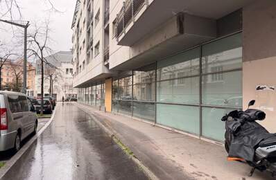 Local/bureaux au RDC à louer LYON 7EME (69), d'une surface de 533 m² environ dont 158m2 à l’étage, avec en option potentielle 3 places de parking et 4 garages en sous-sol — photo du bien