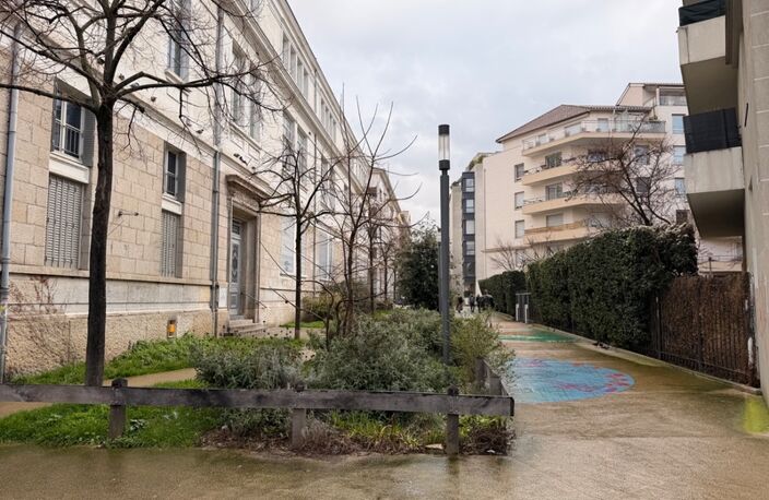 Local/bureaux au RDC à louer LYON 7EME (69), d'une surface de 533 m² environ dont 158m2 à l’étage, avec en option potentielle 3 places de parking et 4 garages en sous-sol — photo 3