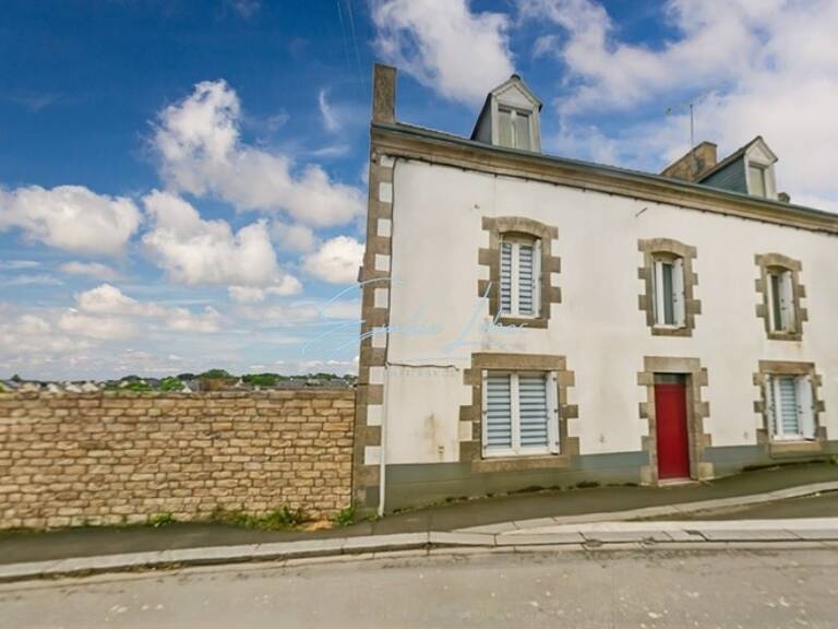 INVESTISSEURS!!! Centre-bourg d'Elliant - Immeuble 300m2 et parcelle de plus de 1000m2 divisible — photo 1