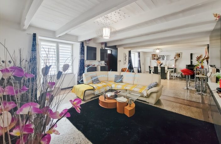 INVESTISSEURS!!! Centre-bourg d'Elliant - Immeuble 300m2 et parcelle de plus de 1000m2 divisible — photo 2