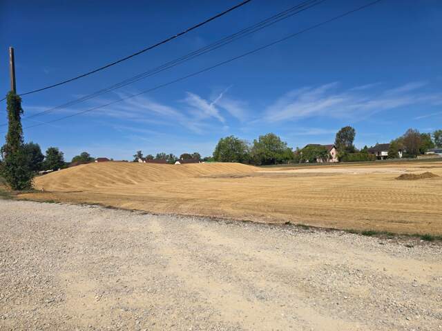 Terrain viabilisé à vendre 860 m² BLETTERANS (39) — photo du bien