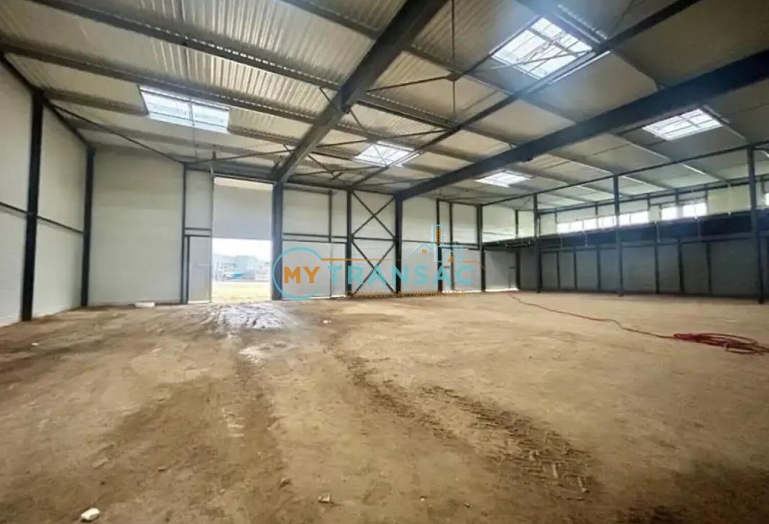 LOUVRES : A VENDRE Entrepôt  neuf de 440m² — photo 1