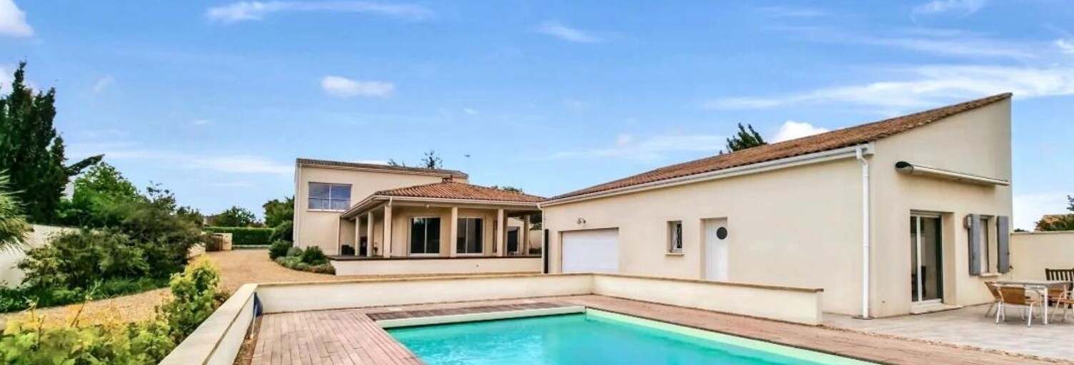 Maison 8 Pièces 242 m² à vendre à Mortagne-sur-Gironde (17120)