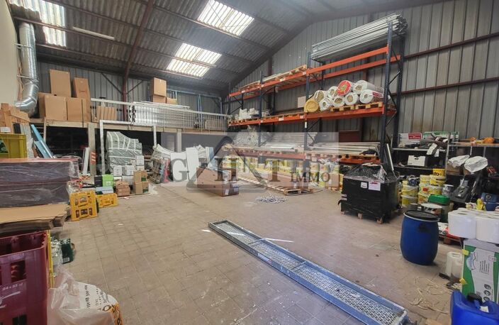 ENSEMBLE IMMOBILIER EN ZONE COMMERCIAL — photo 2