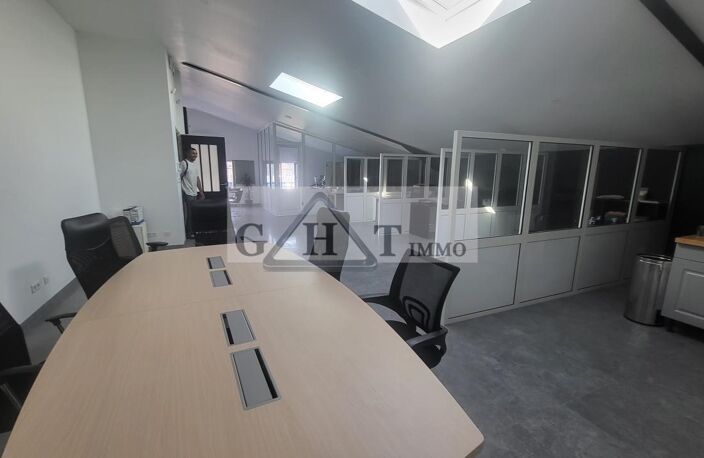 ENSEMBLE IMMOBILIER EN ZONE COMMERCIAL — photo 5