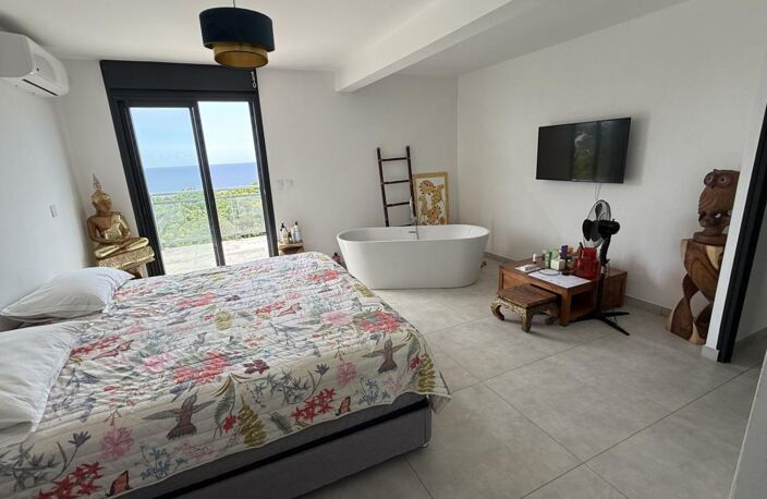 À vendre à Sainte-Rose : villa de 146m2 avec terrasse avec K — photo 3