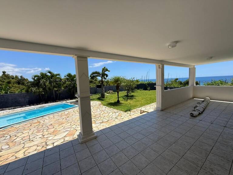 Villa F6 de 170 M2 avec piscine à Saint-Benoît — photo 1