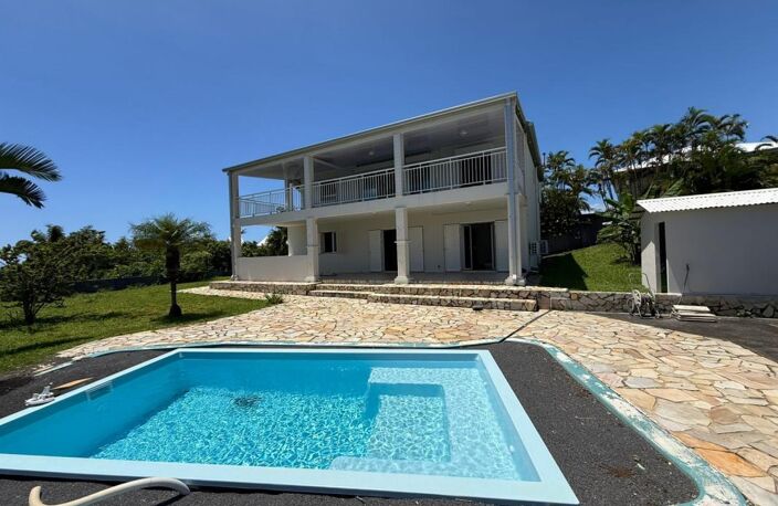 Villa F6 de 170 M2 avec piscine à Saint-Benoît — photo 2