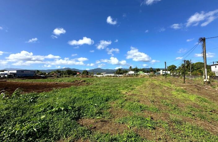 Ste-Rose : Terrains lotissement neuf viabilisés "Les Anceneaux". Vue montagne. Secteur La Boucan. Dès 96 000 € — photo 3