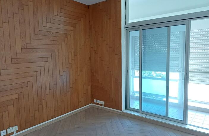 2 bureaux à partir de 33.26  m² Sainte-Clotilde — photo 2