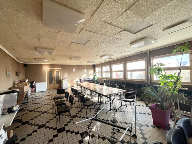PLOUMOGUER Centre bourg - Maison T10 avec locaux commerciaux — photo du bien