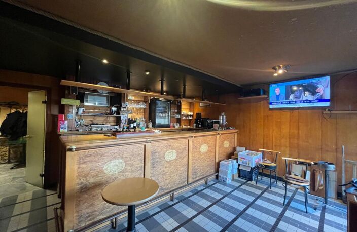 PLOUMOGUER Centre bourg - Maison T10 avec locaux commerciaux — photo 2