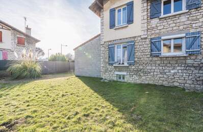 Maison avec jardin et garage — photo du bien